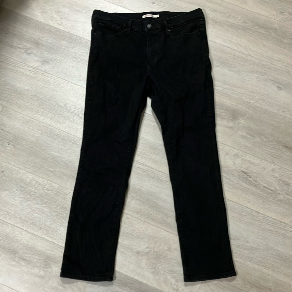 Levi’s , womens 312 shaping slim , super stretch jeans. 32 waist